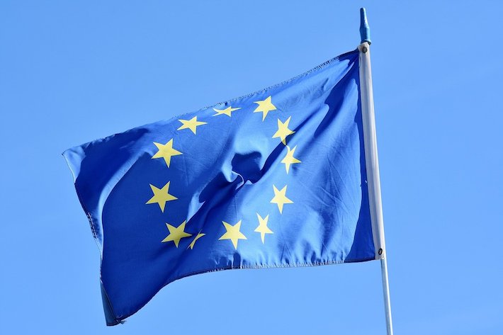 Uhríkovo konšpiračné dvojité menu: Tichý prevrat v EÚ pod rúškom korony